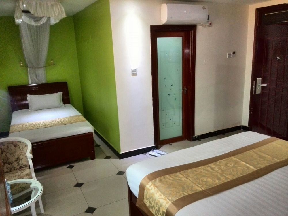 La Grande Hotel Kampala Exterior photo