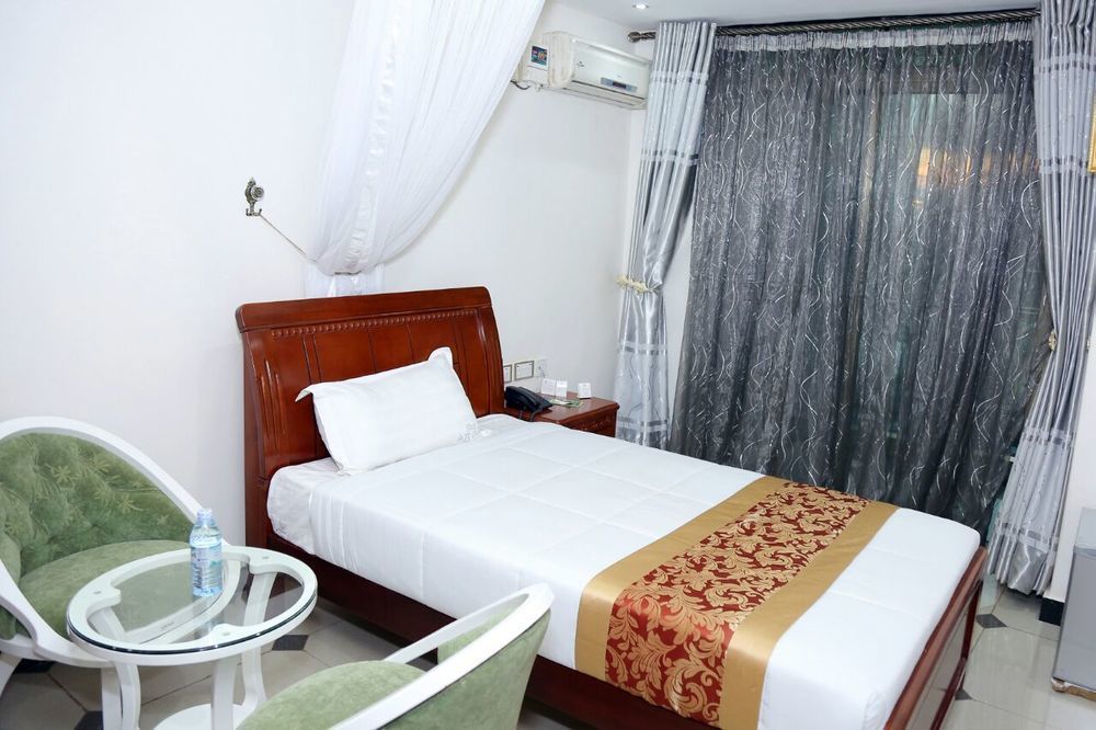 La Grande Hotel Kampala Exterior photo